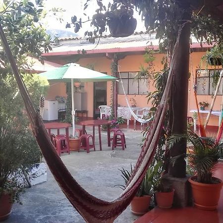 Hostal Morenos Antigua Buitenkant foto