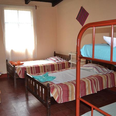 Hostal Morenos Antigua Buitenkant foto