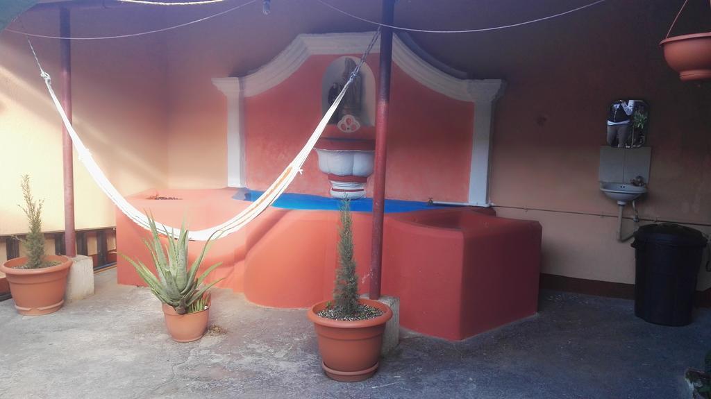 Hostal Morenos Antigua Buitenkant foto