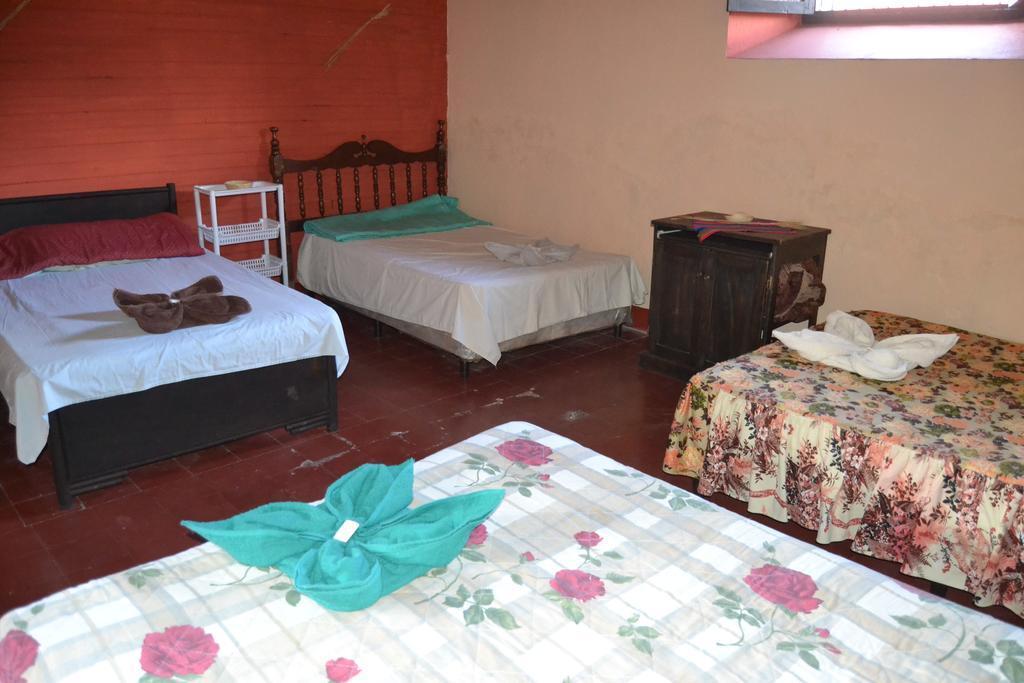 Hostal Morenos Antigua Buitenkant foto