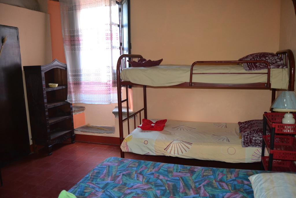 Hostal Morenos Antigua Buitenkant foto