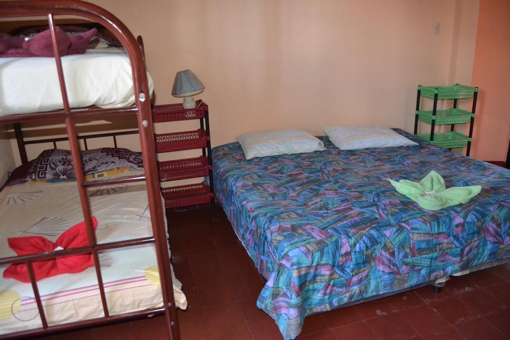 Hostal Morenos Antigua Buitenkant foto