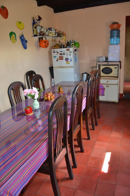 Hostal Morenos Antigua Buitenkant foto